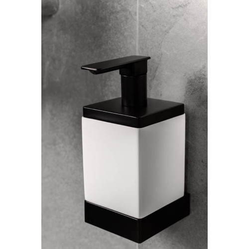 Диспенсер настенный Qubic Black 10727-B